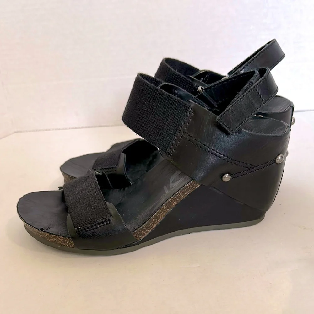 OTBT Black Wedge Sandals